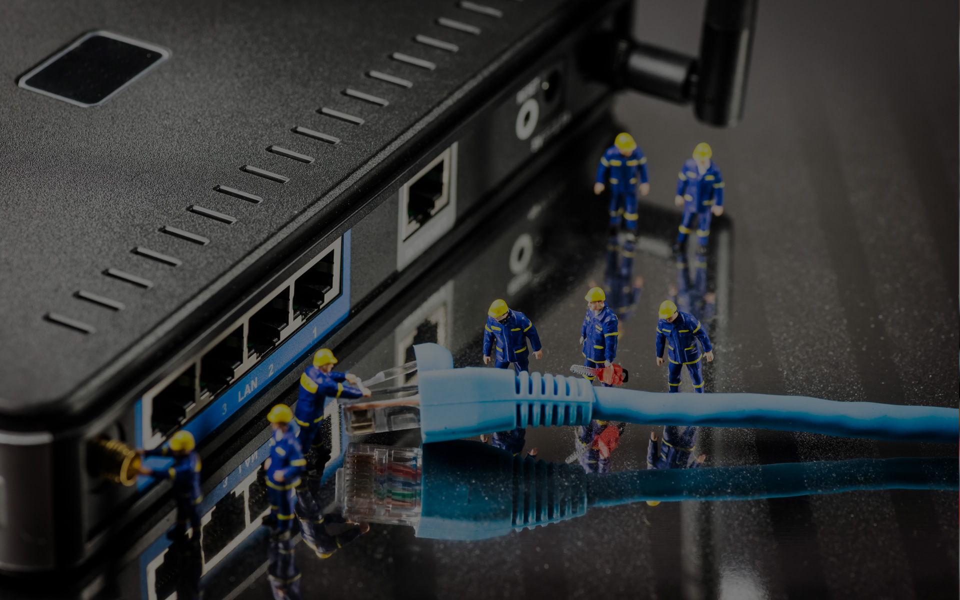 Colleghiamo le vostre idee semplicemente
wifi, cavi, fibra…abbiamo tutto il necessario per farlo bene e velocemente.
