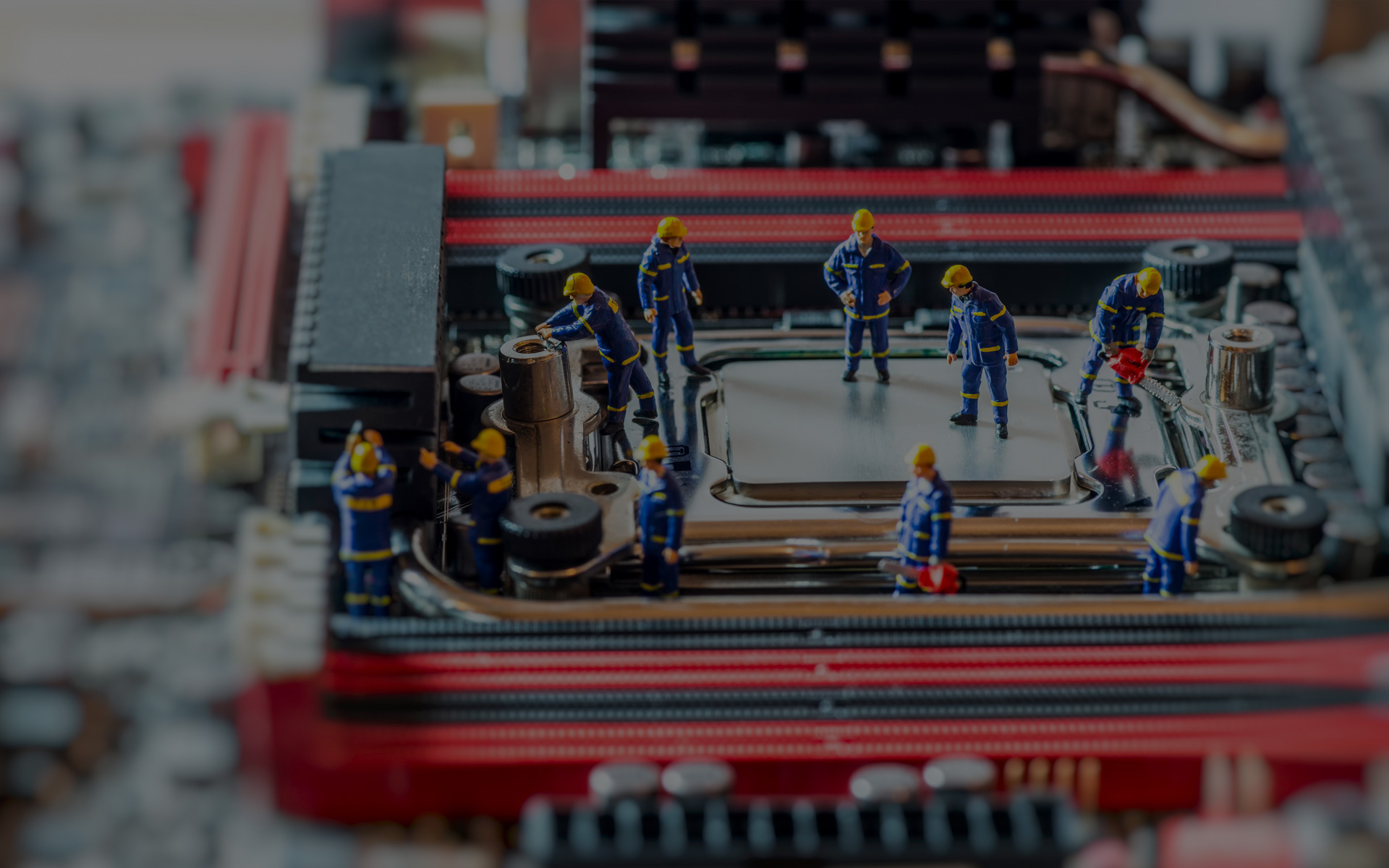 Siamo quelli del computer
Vabbè se volete vi parliamo di cose difficili come la virtualizzazione, il cloud, le vlan, ma saremmo noiosissimi. Voi chiamateci tranquillamente quando avete bisogno per il computer.
